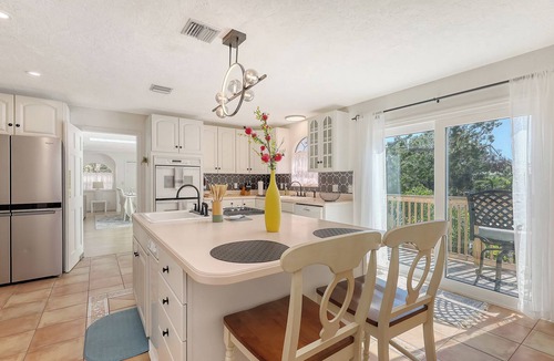 Nokomis House | Historic Admiral Benbow Club Suite-4 beds x 4 Baths, 2 Kitchens, Beach Access !