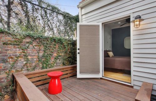 Savannah Victorian District House | Historic Artsy Condo - 7min Walk to Forsyth Park