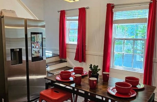 Cabbagetown Apartment | Historic Cabbagetown by FIFA Stadium, walk to Eastside BeltLine, Krog St. Market
