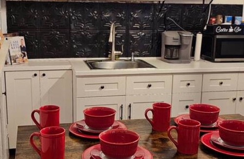 Cabbagetown Apartment | Historic Cabbagetown by FIFA Stadium, walk to Eastside BeltLine, Krog St. Market