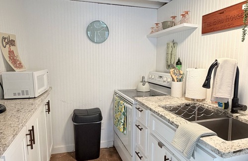 Cabbagetown Apartment | Historic Cabbagetown Loft - Walk to BeltLine, Parks, Dining & Bars