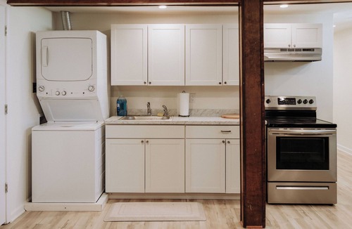 Woodbury Apartment | Historic Courthouse View Loft - Walk to Coffee, Dining & Antiques