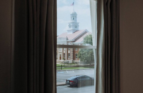 Woodbury Apartment | Historic Courthouse View Loft - Walk to Coffee, Dining & Antiques