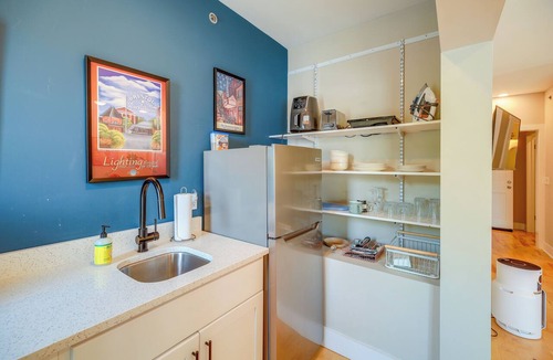 Bristol Apartment | Historic Downtown Bristol Loft - Free Parking