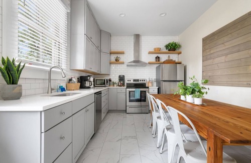 Cannonborough Elliotborough Apartment | Historic Downtown Family Friendly Spacious Home