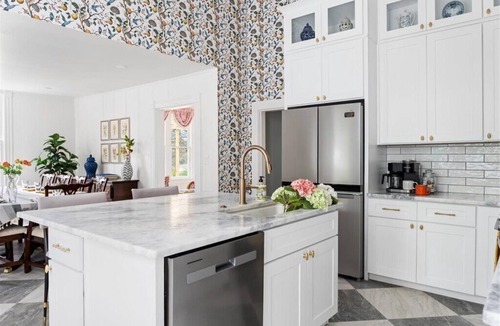Murfreesboro House | Historic Estate-Hot Tub-Downtown-Slps 16-Soak Pool