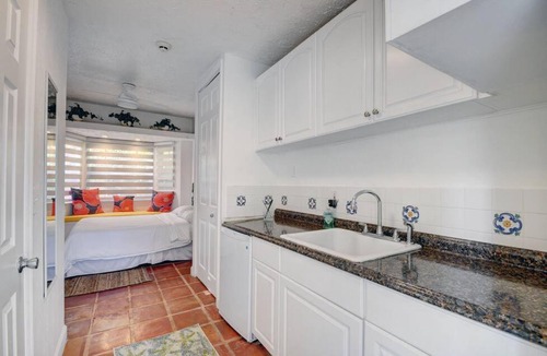 Old Northwood House | Historic Florida 4 bedroom home with pool, parking