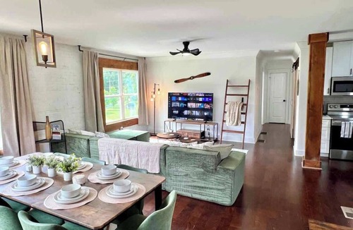 Epworth Apartment | Historic General Store Loft 2,500 Sq Ft Balcony Game Room Near Blue Ridge