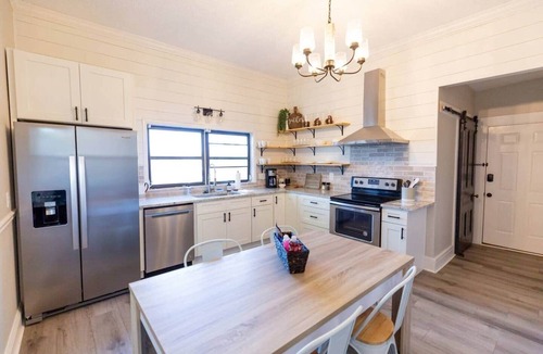 Knoxville Apartment | Historic Haven at 4th and Gill