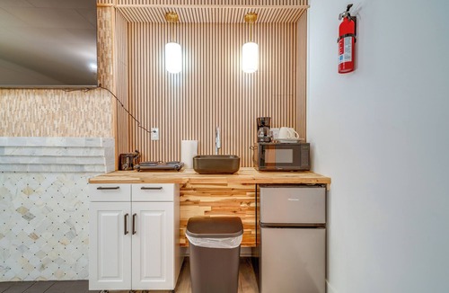 Bellepoint Apartment | Historic Hinton Gem: Walkable Luxury Near Dtwn!