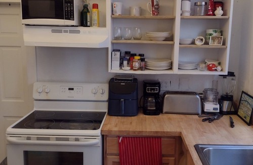 Palatka Apartment | Historic Home a block to St Johns River and down town shops/restaurants.