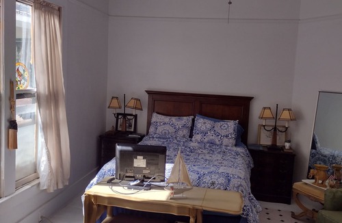 Palatka Apartment | Historic Home a block to St Johns River and down town shops/restaurants.