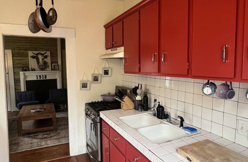 Athens House | Historic In-town Athens Cottage! Walkable to Downtown, UGA and Normaltown!