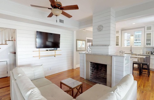 Downtown Historic District House | 💲Historic Lady💲2 Block Stroll to DT- 3Mi to Beach - Optional Guesthouse