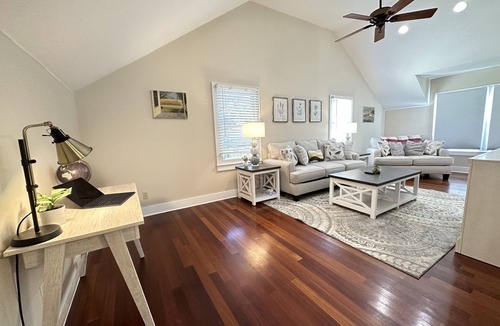 Southern Oaks House | Historic lakefront guesthouse
