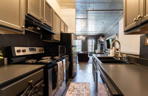 Castleberry Hill Apartment | Historic Loft @ Mercedes-Benz/King Bed/FreeParking