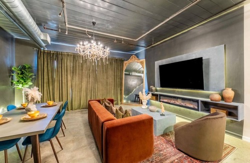 Castleberry Hill Apartment | Historic Loft @ Mercedes-Benz/King Bed/FreeParking