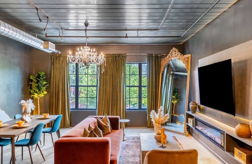 Castleberry Hill Apartment | Historic Loft @ Mercedes-Benz/King Bed/FreeParking