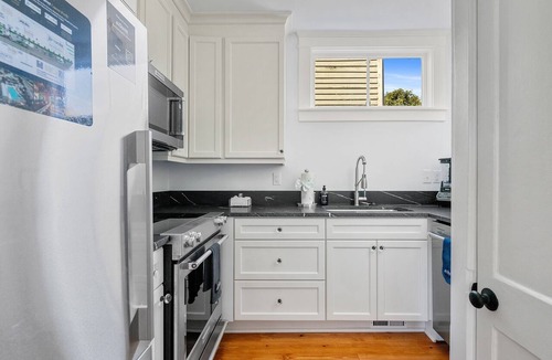 Cannonborough Elliotborough Apartment | Historic Neighborhood | The Newberry