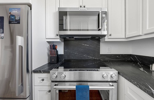 Cannonborough Elliotborough Apartment | Historic Neighborhood | The Newberry
