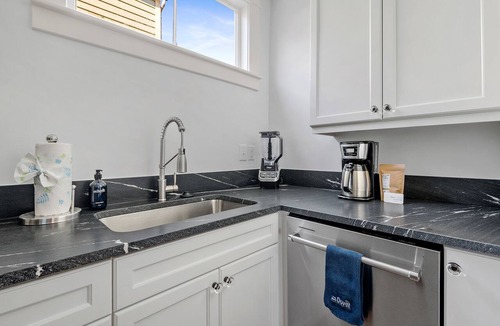 Cannonborough Elliotborough Apartment | Historic Neighborhood | The Newberry