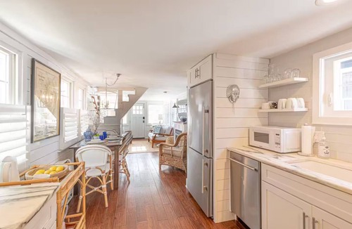 Riviera House | Historic OCNJ Dutchess of Dollhouse Row - By the Bay-2BR, Sleeps 4
