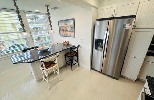 Pass-a-Grille Condo | Historic Pass-A-Grille Gulf Way Beachfront Wi-Fi