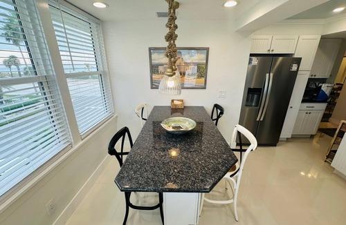 Pass-a-Grille Condo | Historic Pass-A-Grille Gulf Way Beachfront Wi-Fi