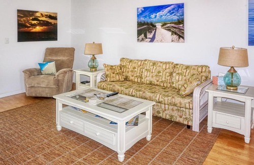 Pass-a-Grille Historic District House | Historic Pass-A-Grille Beach Club Gulf Way 701-8