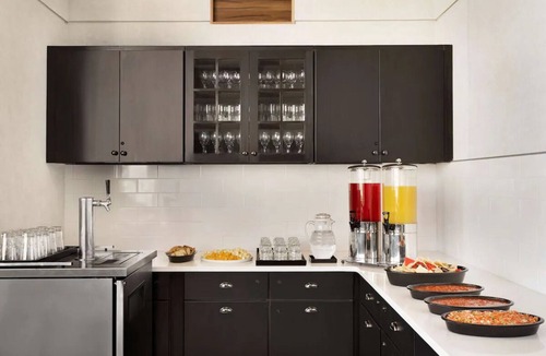 Spruce Hill Hotel | Historic Philly: Stylish Suites with Full Kitchens, Pool Access & Free Parking!