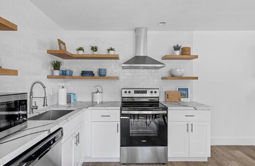 Captiva Cottage | Historic PO Cottage Garden Suite Steps to Beach - Casual Lux Décor - Jensen's "On the Gulf" 6