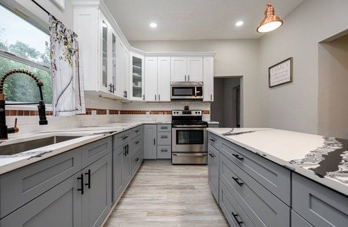 Winter Haven House | Historic, private, updated, 5 Bedroom Plantation Home, lake, fishing, leasuren