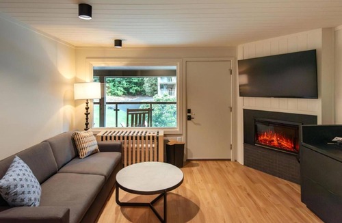 Gatlinburg Hotel | Historic Rocky Waters Inn, A Small Luxury Hotel