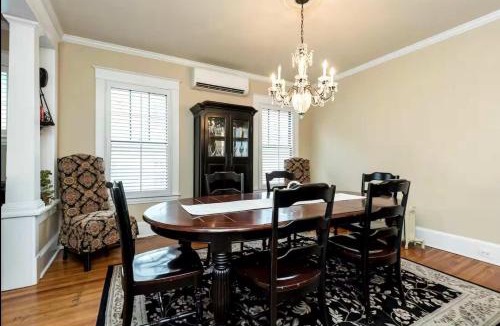Historic District House | Historic Row Home 1 Block from Gate 1 at USNA