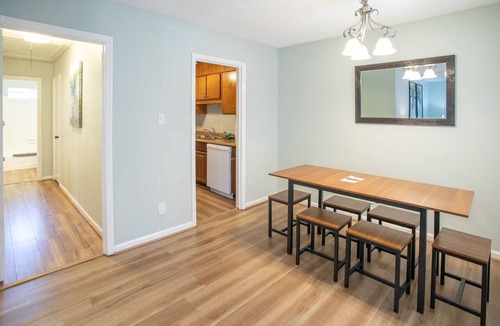 Savannah Condo | Historic Savannah, Pool, Free Tybee Parking!