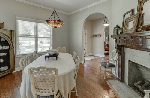 Cleveland House | Historic Shoal Creek Acres Farmhouse - Cedar Creek Rentals LLC
