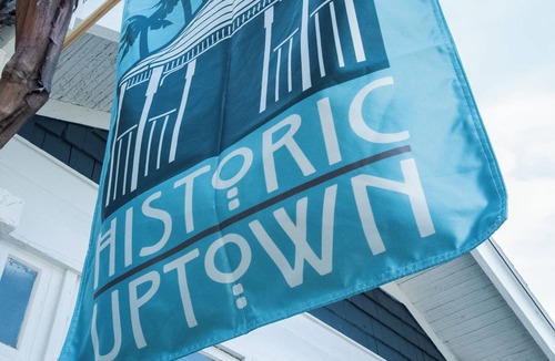 Historic Uptown House | Historic Uptown Vibes - Classy 2/1 Detached Home