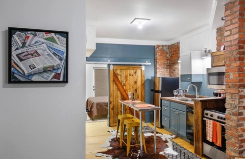 Savannah Victorian District Apartment | Historic Victorian District Retreat Sleeps 9!