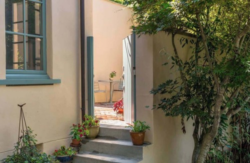 North Downtown House | Historic Villa Steps to Downtown - High Street Inn