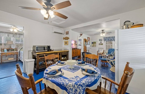Cedar Key Cottage | Historic * Walkable * Downtown * Boat Parking * Fire Pit