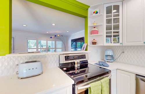 North Corals House | Historical bungalow with tropical private salt water pool & outdoor fireplace