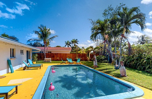 North Corals House | Historical bungalow with tropical private salt water pool & outdoor fireplace