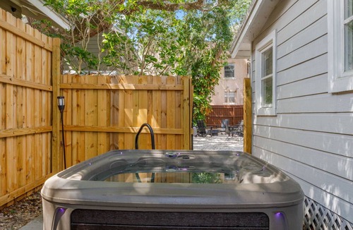 Historic Hyde Park North House | House ∙ 4 bedrooms ∙ 12 guests