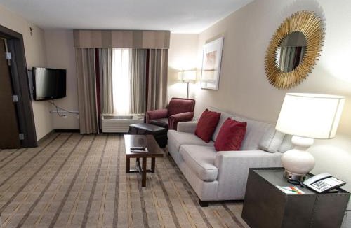 Paw Creek Hotel | Holiday Inn Charlotte Airport by IHG