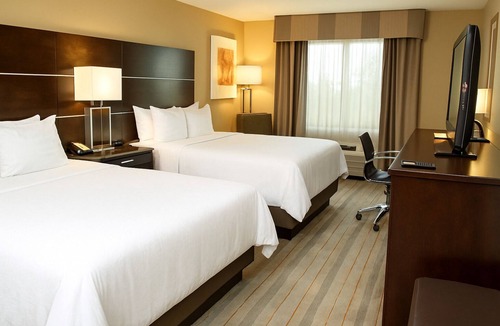 Paw Creek Hotel | Holiday Inn Charlotte Airport by IHG