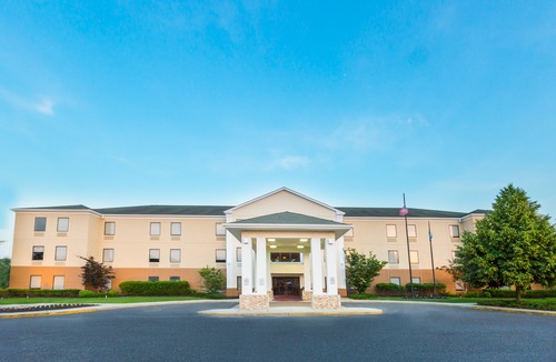 Westampton Hotel | Holiday Inn Express & Suites Burlington - Mount Holly, an Ihg Hotel