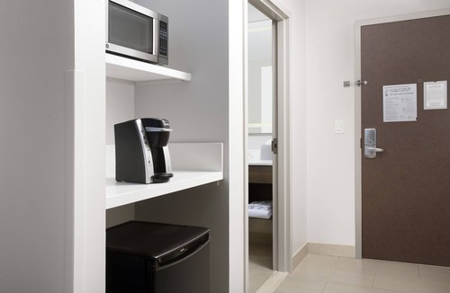 Jacksonville Beach Hotel | Holiday Inn Express Jacksonville Beach by IHG