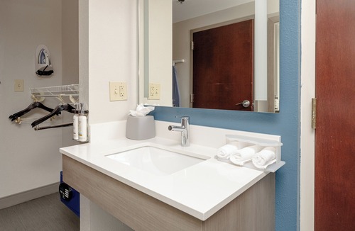 North Charleston Hotel | Holiday Inn Express & Suites Charleston - Northwoods by IHG