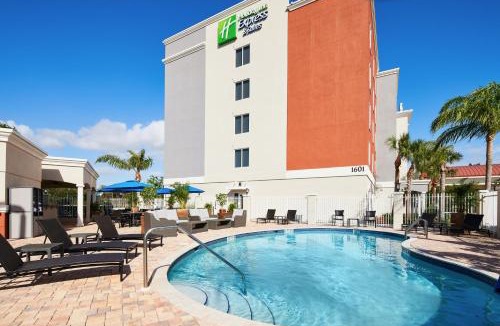 Saint Lucie West Hotel | Holiday Inn Express Hotel & Suites Port St. Lucie West by IHG