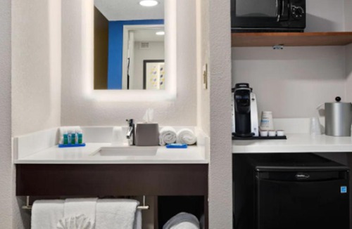 Town Center Hotel | Holiday Inn Express - Atlanta-Kennesaw by IHG
